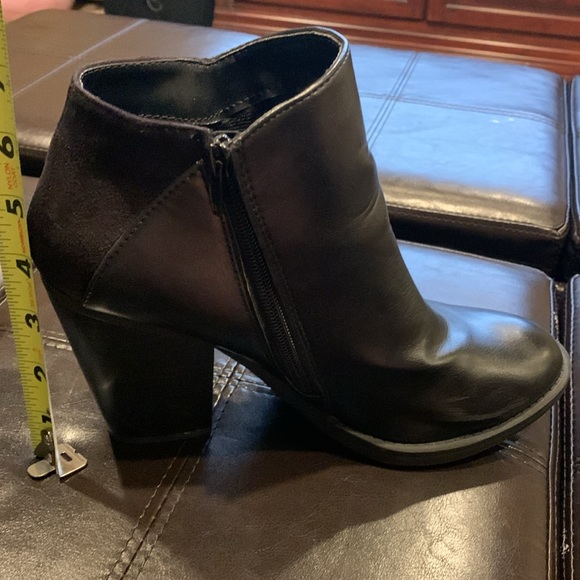 Black ankle bootie, 3 inch heel, size 9 - Picture 5 of 9